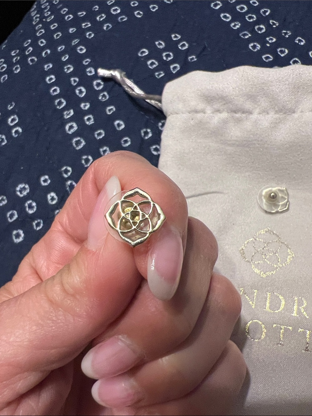Kendra Scott gold dirt stud earrings - Picture 3 of 3